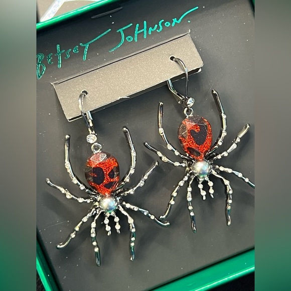 🕷️BETSEY JOHNSON DROP DOWN SPIDER EARRINGS🕷️NWT - Picture 4 of 9